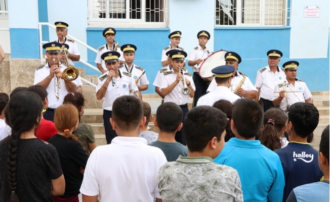 Öğrenciler Bandoyla Tanışıyor! Kırsaldaki Öğrencilere Mini Konser