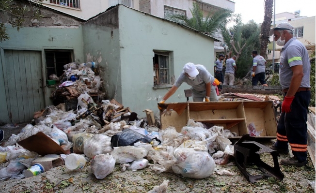 Akdeniz'de Bir Çöp Ev Daha Temizlendi.