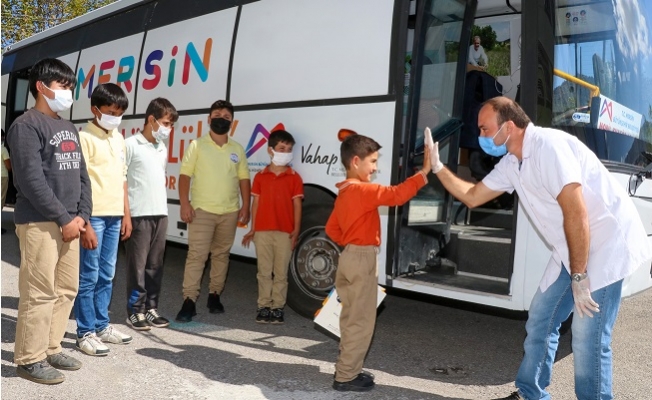 Mobil Kuaför Mersin'in Kırsal Kesimlerine Hizmet Götürüyor