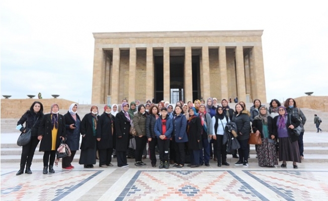 Mezitli'nin Üretici Kadınları Atatürk'ün Huzuruna Çıktı