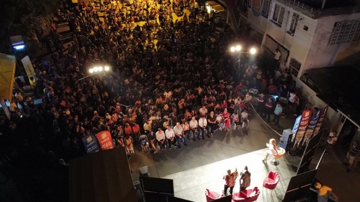 Tarsus'ta Tiyatro Akşamları Müthiş Katılımla Devam Ediyor