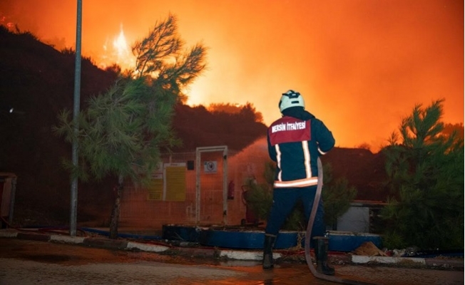 Büyükşehir Ekiplerinin Yangınla Mücadelesi Sabaha Kadar Sürdü