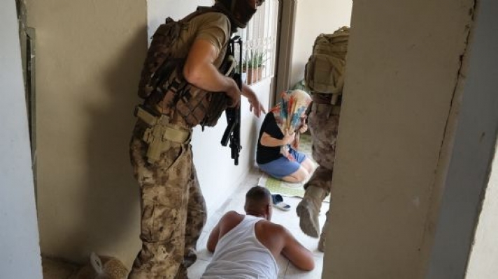 Mersin'de 111 Adrese Uyuşturucu Operasyonunda 67 Kişi Gözaltına Alındı