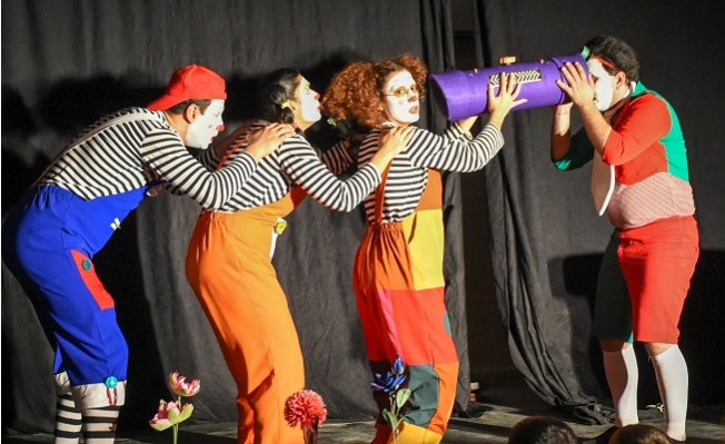 Tarsus Şehir Tiyatrosu’nun ‘Neden’ Adlı Çocuk Oyunu, İlkokullarda Sahnelendi.