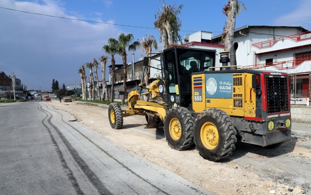 Akdeniz'de Karaduvar Mahallesi'nde Yenileme Çalışmaları Sürüyor