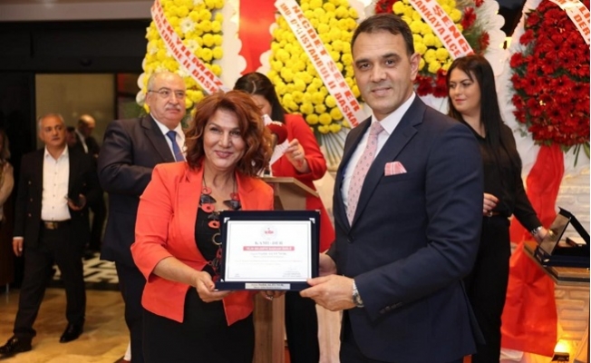 Altunok, Yılın İlçe Belediye Başkanı Ödülü Aldı