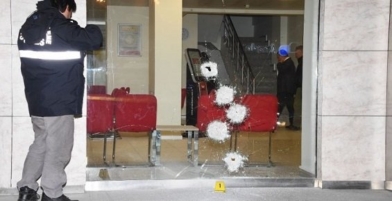 Mersin'de Bankaya Silahlı Saldırı   