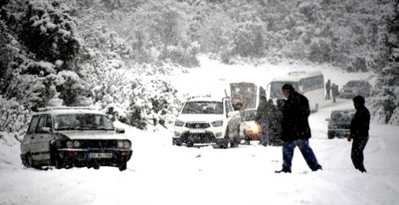 Mersin'de Kar Vatandaşın Çilesi Oldu   
