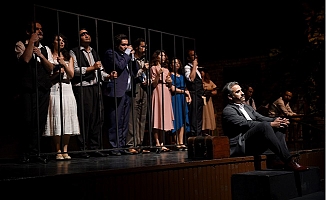 Büyükşehir Tiyatrosu i ‘Aslolan Hayattır’ Oyunu 'nu Adana'da Sergiledi.