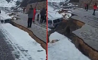 Deprem Tarsus- Adana- Gaziantep Otoyolunda Yolunda Araçları Yuttu,
