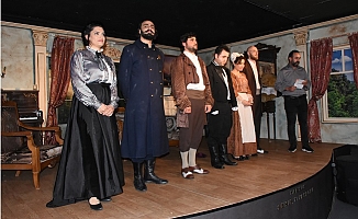 Tarsus Şehir Tiyatrosu Ödüllere Doymuyor
