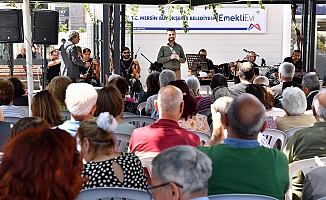 Emekliler Türk Sanat Müziği Konseri İle Eğlendiler