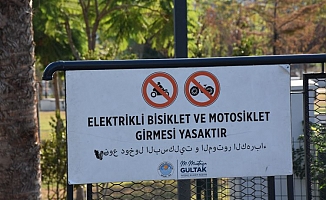Akdeniz Belediyesi Arapça Tabelaları Millet Bahçesinden Kaldırmadı.