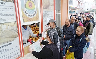 Tarsus Belediyesi 1 TL’lik Ekmek ile Vatandaşın Yanında