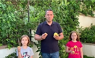 CHP Mersin Milletvekili İkiz Kızlarıyla Limonun Suyunu Sıktı.