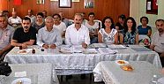 Mehmet Özel, Belediye Başkanı Burhanettin Kocamaz’ın halk adına siyaset yapanlardan rahatsız olduğunu belirtti.