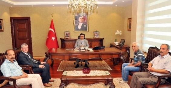 Vali Güzeloğlu Mersin Yazarlar Derneği Başkanını Kabul Etti