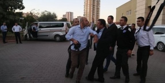 Yenişehir Belediyesinde Güvenlikçiler Gazeteci Tartakladı.